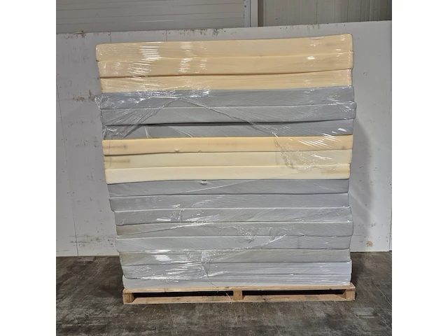 Ca. 102x matras (zonder hoes) - afbeelding 1 van  10