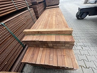 Ca. 104x massaranduba palen fijnbezaagd , 70x70mm, lengte 39/275cm 65/305cm - afbeelding 1 van  3