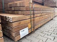 Ca. 104x massaranduba palen fijnbezaagd , 70x70mm, lengte 39/275cm 65/305cm - afbeelding 2 van  3