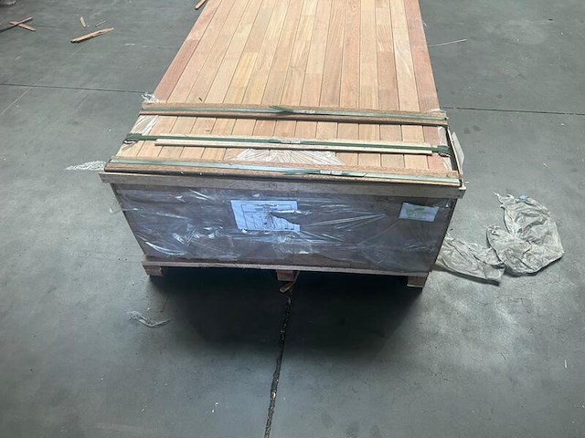 Ca. 105x bankirai regels geschaafd gevingerlast, 44x68mm, lengte 400cm - afbeelding 3 van  3