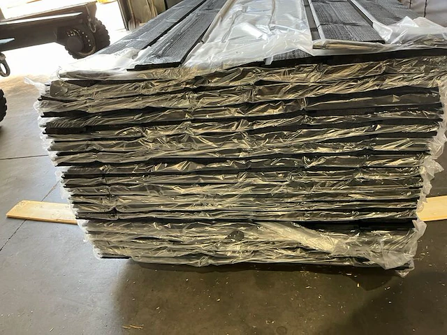 Ca. 105x grenen channelsiding/ halfhoutsrabat zwart geïmpregneerd, 18x140mm, lengte 480cm - afbeelding 2 van  3
