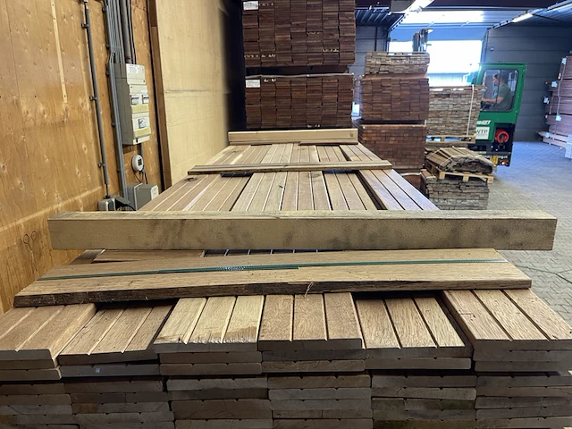 Ca. 105x guyana teak planken geschaafd, 16x140mm, lengte 250cm - afbeelding 1 van  3