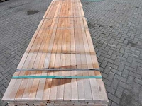 Ca. 105x massaranduba regels fijnbezaagd, 40x60mm, lengte 250cm - afbeelding 1 van  4