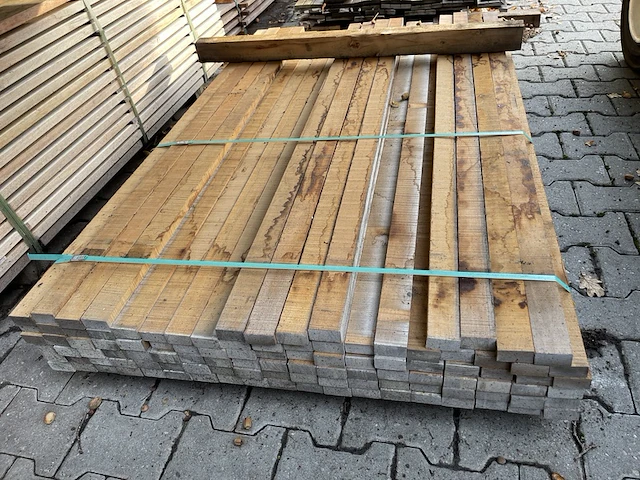 Ca. 107x ipé regels fijnbezaagd, 27x50mm, lengte 155cm - afbeelding 1 van  3