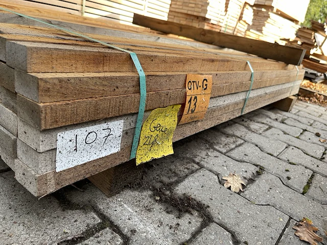 Ca. 107x ipé regels fijnbezaagd, 27x50mm, lengte 155cm - afbeelding 2 van  3