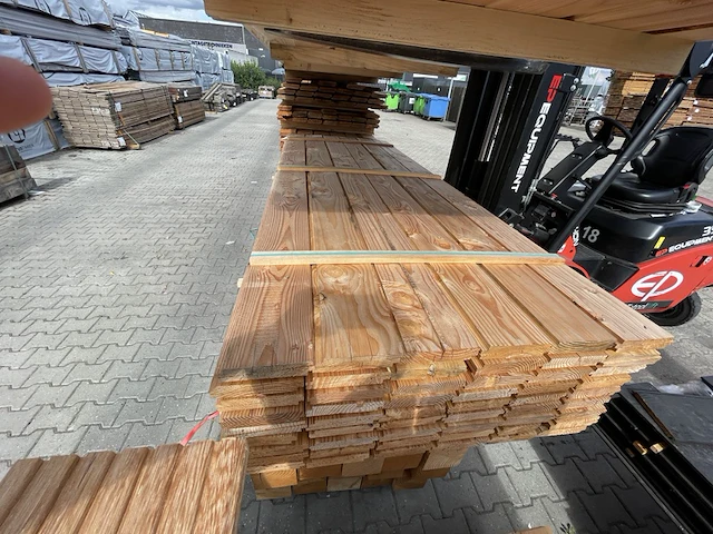 Ca. 108x douglas zweeds rabat, 26x190mm, lengte 300cm - afbeelding 1 van  3