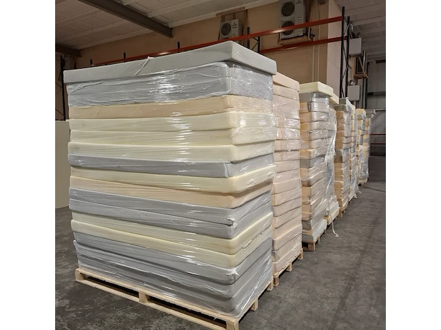 Ca. 108x matras (zonder hoes) - afbeelding 1 van  5
