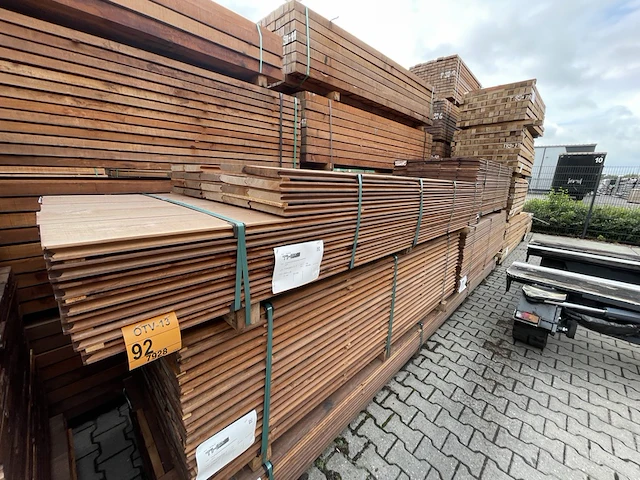 Ca. 109x massaranduba damwand/paardenbox profiel, 28x200mm, lengte 90/250cm, 19/300cm - afbeelding 2 van  3