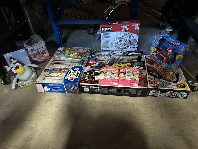 Ca. 10x a-merk speelgoed w.o. nickelodeon paw patrol, silverlit, k'nex, play - afbeelding 1 van  9