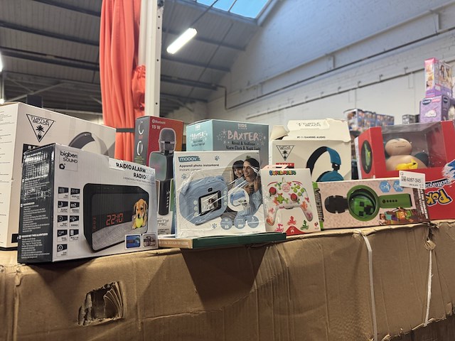 Ca. 10x a-merk speelgoed w.o. turtle beach, nintendo switch super mario, minecraft - afbeelding 1 van  8