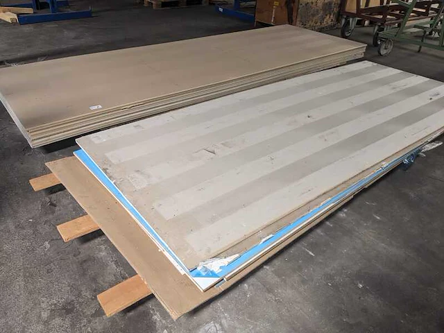 Ca. 10x afgewerkte gibsplaat knauf, 02- a- plaat, wit - afbeelding 1 van  7