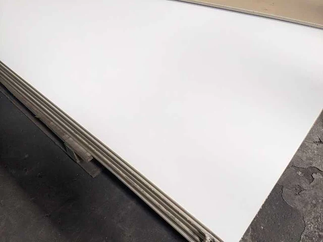 Ca. 10x afgewerkte gibsplaat knauf, 02- a- plaat, wit - afbeelding 2 van  7