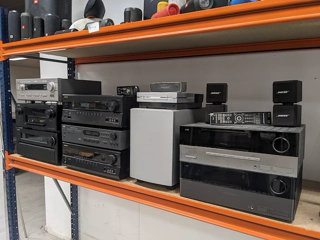 Ca. 10x audioapparatuur, nad, onkyo, harmanny kardon - afbeelding 1 van  20