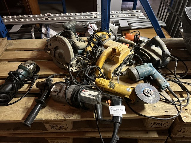 Ca. 10x divers gereedschap w.o. boor, slijptol, w.o. makita, dewalt - afbeelding 1 van  8