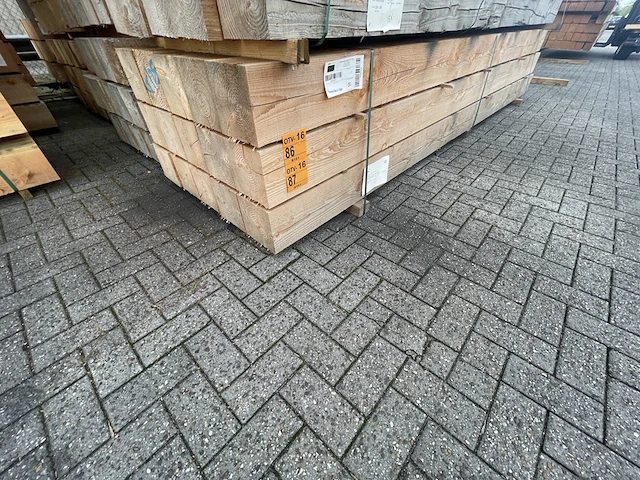 Ca. 10x douglas balken fijnbezaagd, 200x200mm, lengte 400cm - afbeelding 4 van  4