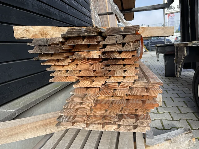 Ca. 10x douglas dubbele rhombus profiel geschaafd, 25x135mm, lengte 400cm - afbeelding 3 van  3