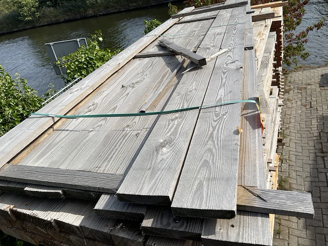 Ca. 10x douglas planken fijnbezaagd, 30x140mm, lengte 400cm - afbeelding 1 van  3