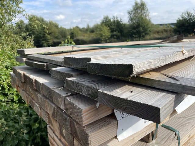 Ca. 10x douglas planken fijnbezaagd, 30x140mm, lengte 400cm - afbeelding 3 van  3