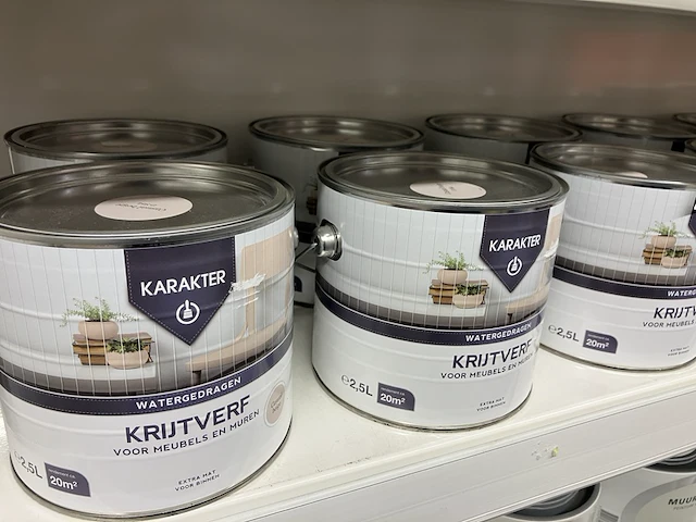 Ca. 10x krijtverf 2,5 ltr emmers kleur beige - afbeelding 1 van  4