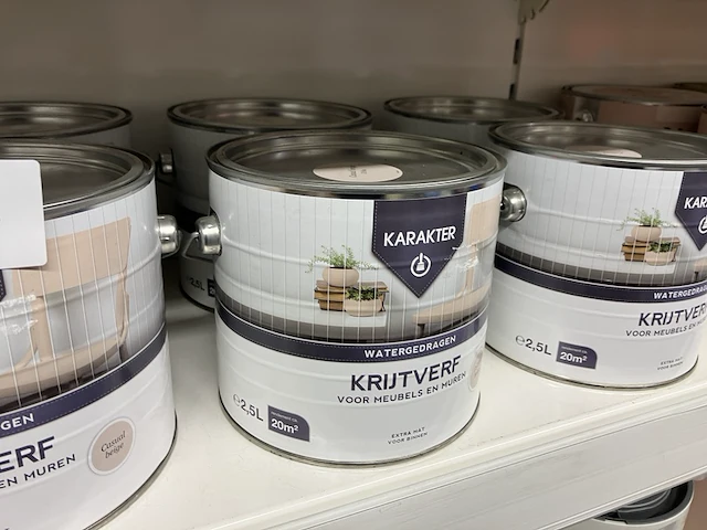 Ca. 10x krijtverf 2,5 ltr emmers kleur beige - afbeelding 2 van  4
