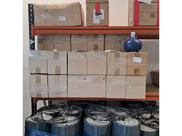 Ca. 111x diverse lampen - afbeelding 15 van  22