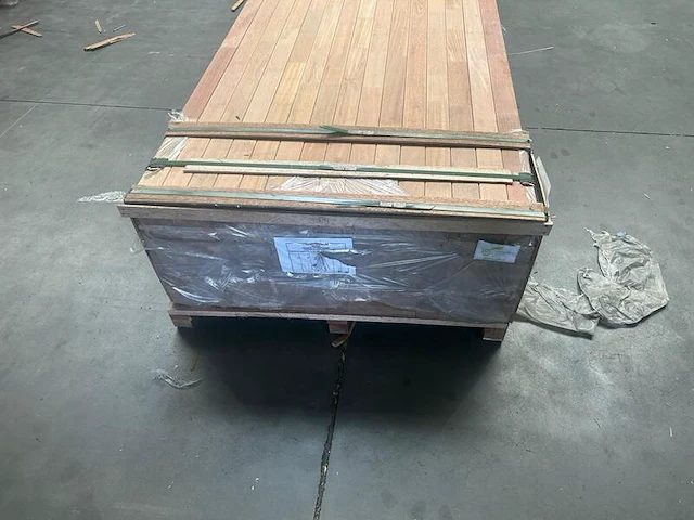 Ca. 112x bankirai regels, 44x68mm, lengte 400cm - afbeelding 3 van  3