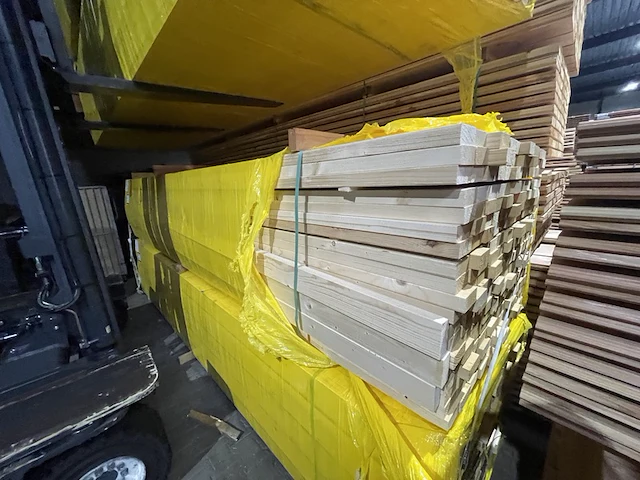 Ca. 114x vuren regels sls, 38x89mm, lengte 420cm - afbeelding 2 van  3