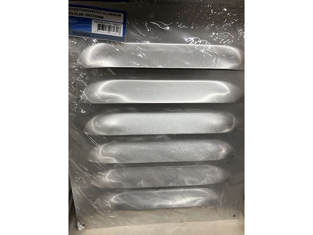 Ca. 115x diverse ventilatieroosters aluminium rvs - afbeelding 5 van  7