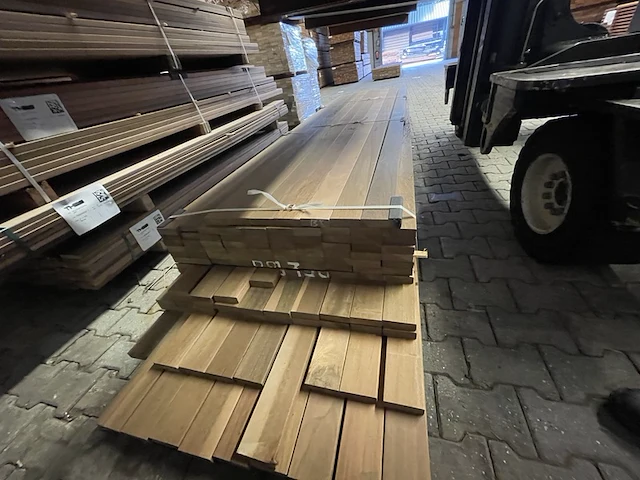 Ca. 117x ipé country grade planken geschaafd, 27x90mm, lengte 33/335cm, 41/365cm, 25/400cm, 8/430cm, 7/460cm, 3/490cm - afbeelding 1 van  3