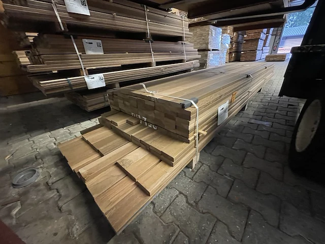 Ca. 117x ipé country grade planken geschaafd, 27x90mm, lengte 33/335cm, 41/365cm, 25/400cm, 8/430cm, 7/460cm, 3/490cm - afbeelding 2 van  3