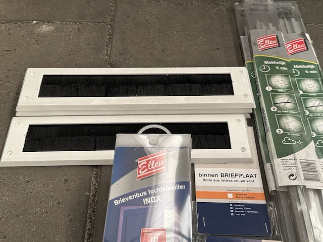 Ca. 11x brievenbusborstels en dorpelprofielen voordeur - afbeelding 4 van  4