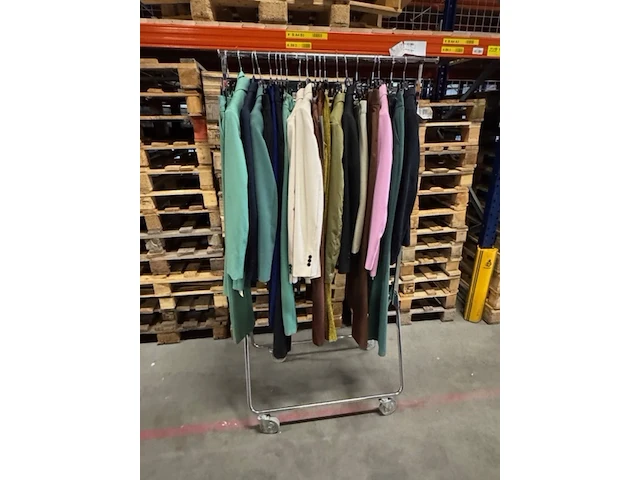Ca. 11x broek en 10x colbert, suitss me - afbeelding 1 van  3