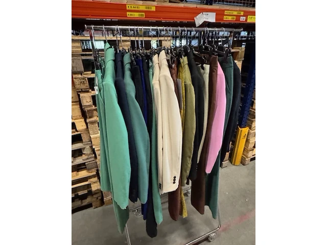 Ca. 11x broek en 10x colbert, suitss me - afbeelding 2 van  3