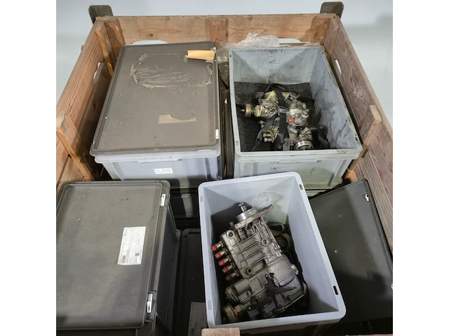 Ca. 11x diverse brandstofinspuitpomp, in kunststof transportkist - afbeelding 2 van  7