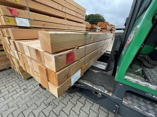 Ca. 11x douglas balken geschaafd, 140x140mm, lengte 300cm - afbeelding 2 van  3