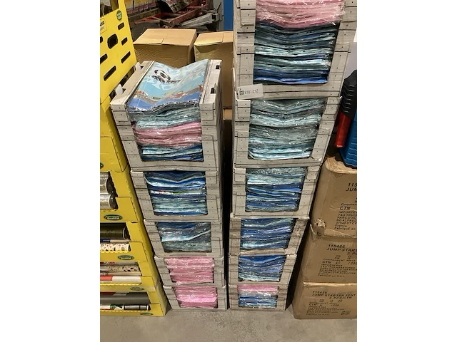 Ca. 11x dozen tafelkleden - afbeelding 1 van  6