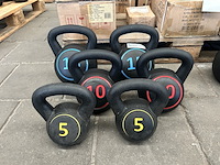 Ca. 11x kettlebell (4x 15kg, 4x 10kg, 3x 5kg) - afbeelding 2 van  5