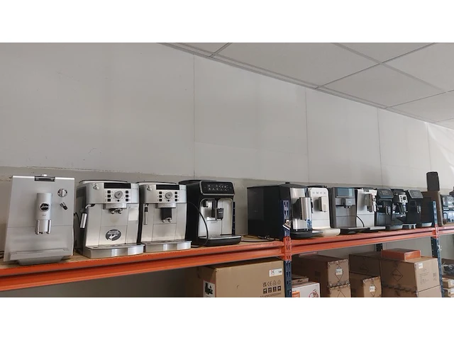 Ca. 11x koffie bonen machines, smeg, siemens, miele - afbeelding 1 van  14