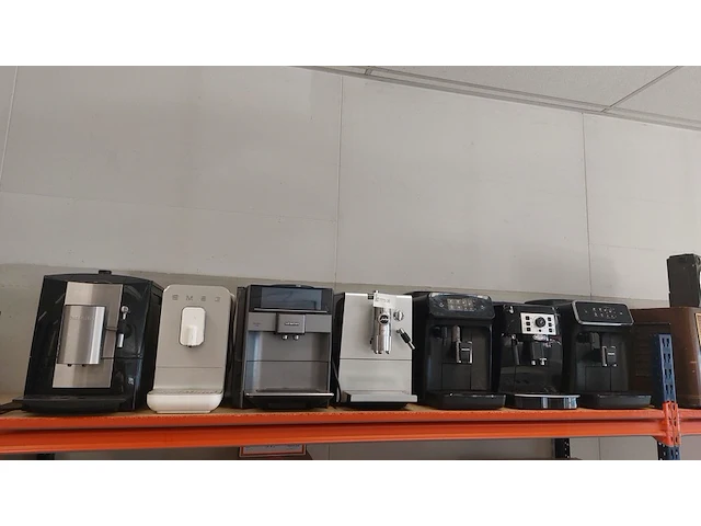 Ca. 11x koffie bonen machines, smeg, siemens, miele - afbeelding 8 van  14