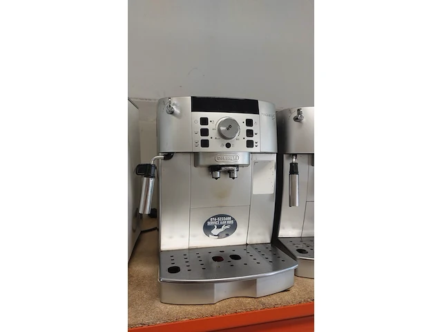 Ca. 11x koffie bonen machines, smeg, siemens, miele - afbeelding 10 van  14