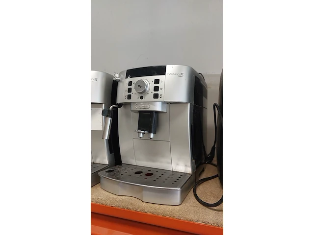 Ca. 11x koffie bonen machines, smeg, siemens, miele - afbeelding 11 van  14