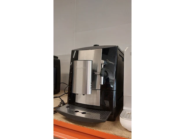 Ca. 11x koffie bonen machines, smeg, siemens, miele - afbeelding 13 van  14
