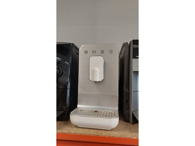 Ca. 11x koffie bonen machines, smeg, siemens, miele - afbeelding 14 van  14