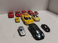 Ca. 11x model auto, o.a. ferrari en porsche - afbeelding 1 van  12