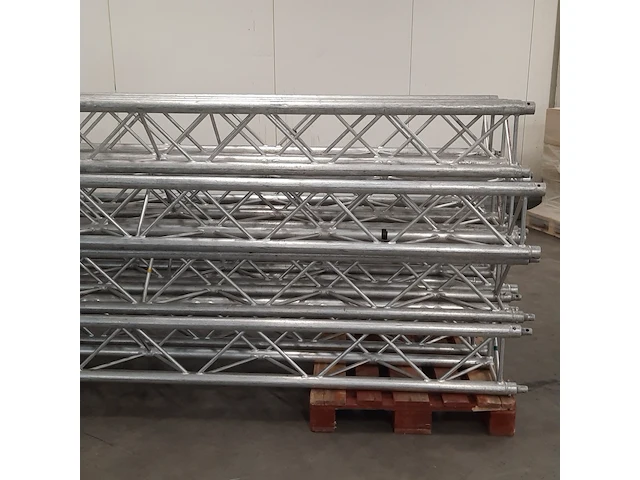 Ca. 11x paal t.b.v. truss systeem - afbeelding 3 van  7