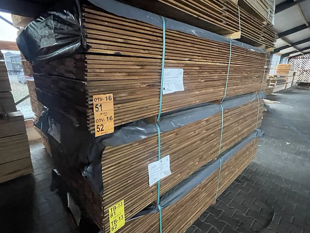 Ca. 120x channelsiding bruin geïmpregneerd, 18x140mm, lengte 300cm - afbeelding 4 van  4