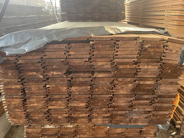 Ca. 120x channelsiding bruin geïmpregneerd, 18x140mm, lengte 480cm - afbeelding 3 van  3