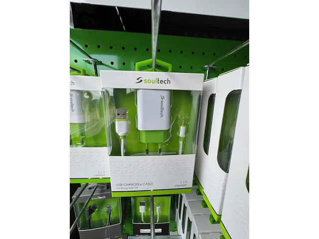 Ca. 120x display met telefoon accessoire, soultech en exclusive - afbeelding 8 van  14