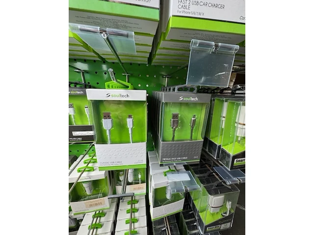 Ca. 120x display met telefoon accessoire, soultech en exclusive - afbeelding 11 van  14