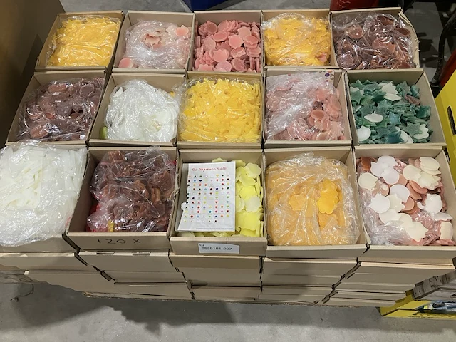 Ca. 120x dozen waxmelts - afbeelding 1 van  7